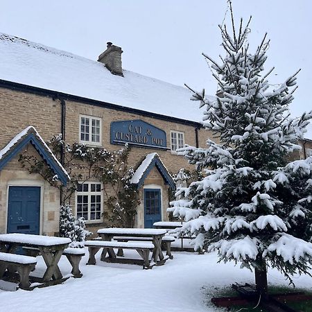 Cat And Custard Pot Inn Shipton Moyne Exterior foto