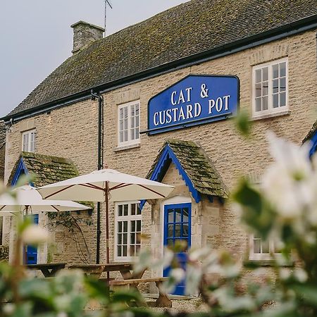 Cat And Custard Pot Inn Shipton Moyne Exterior foto