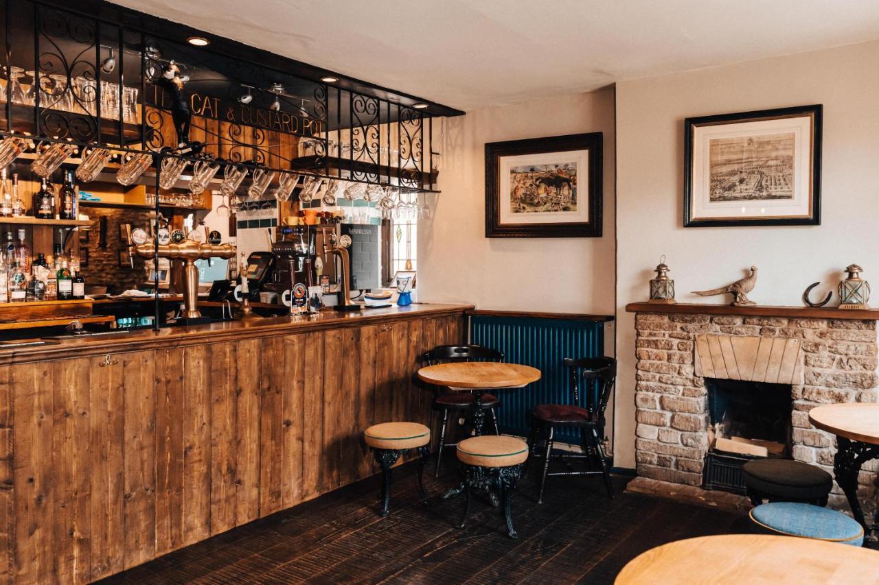 Cat And Custard Pot Inn Shipton Moyne Exterior foto