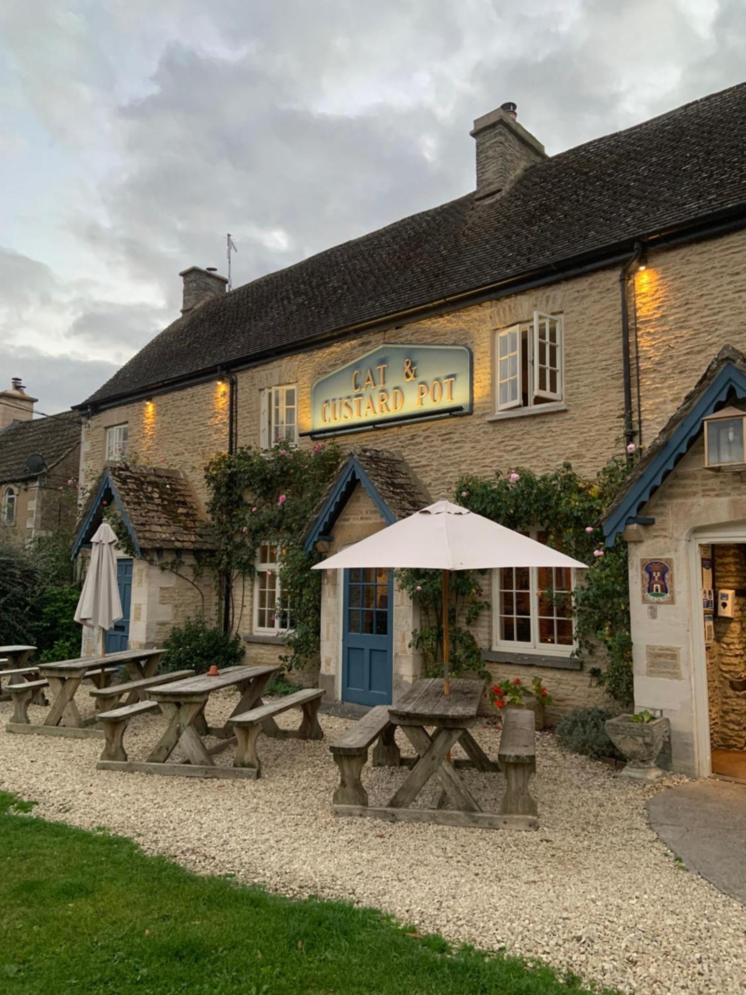 Cat And Custard Pot Inn Shipton Moyne Exterior foto